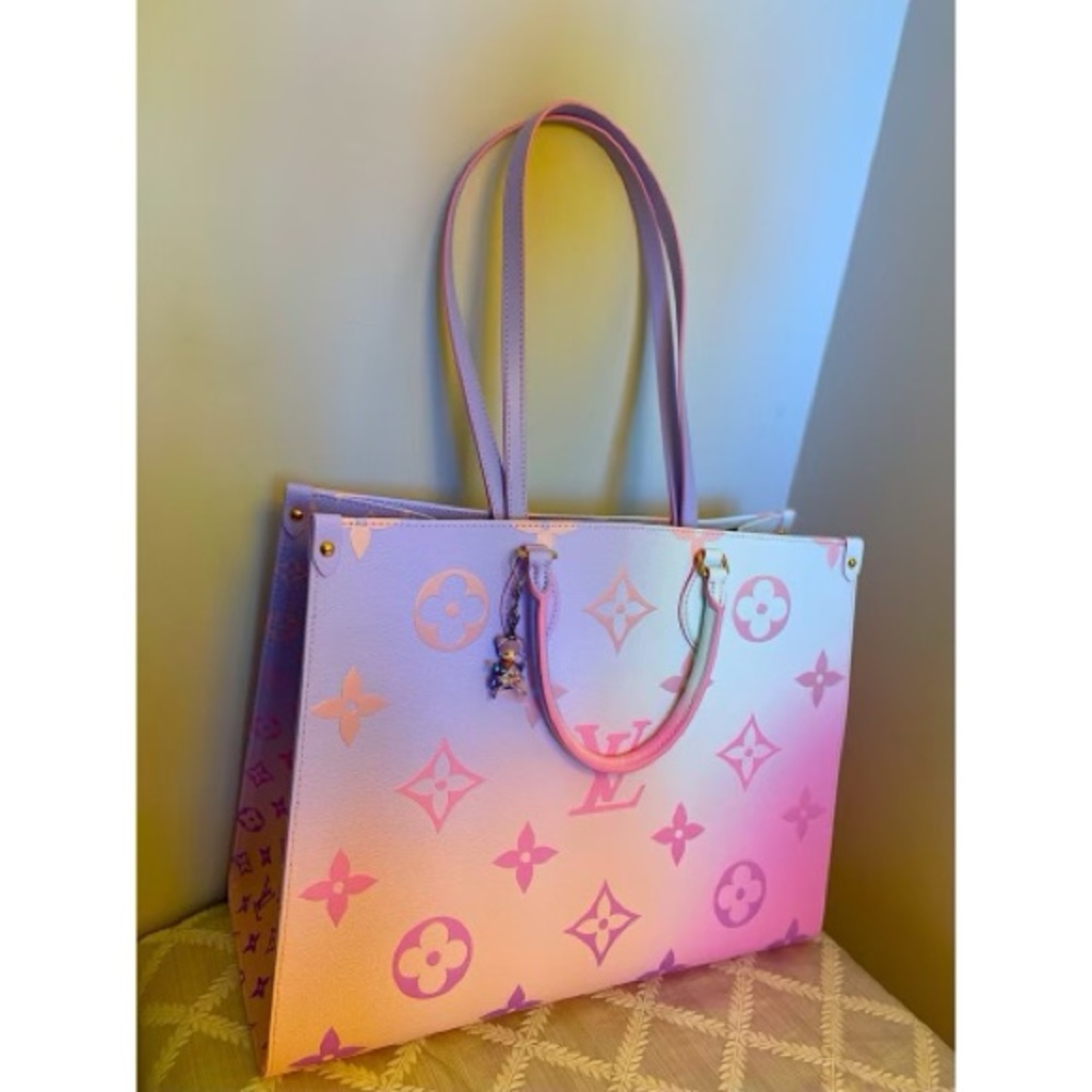 LOUIS VUITTON ONTHEGO GM IN SUNRISE PASTEL - Picture 2 of 10